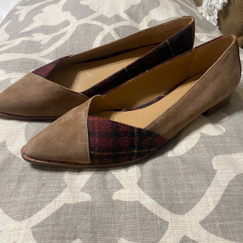 Crown Vintage Tan and Brown Flats with Classic Pointed Toe